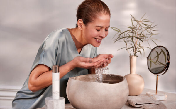 /Magazine/2022/May/Smart ways to freshen up your spring skin 1.jpg